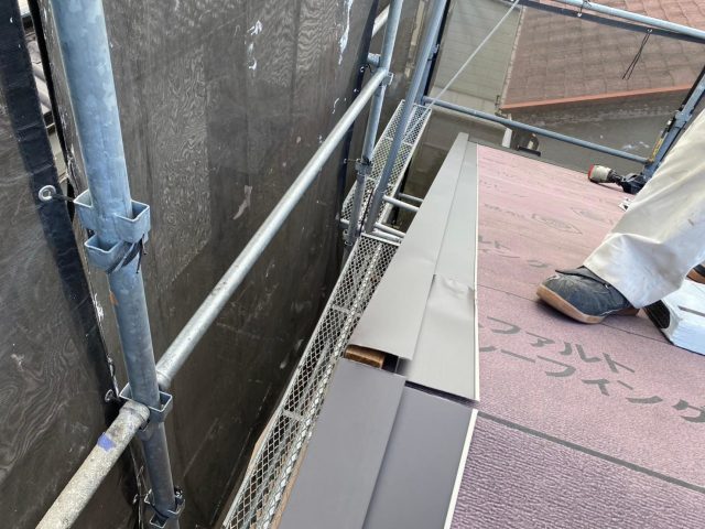 加古川市で葺き替え工事で防水紙を設置